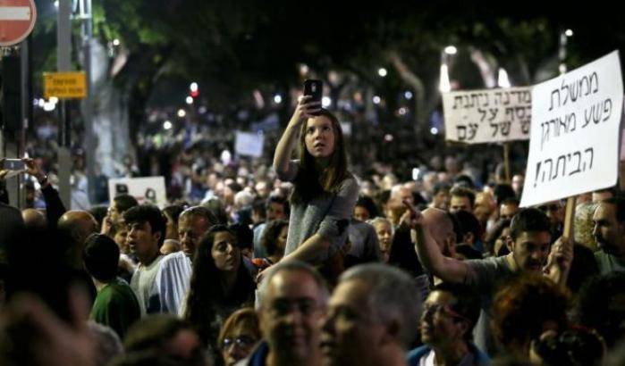 Manifestazione a Tel Aviv contro Netanyahu
