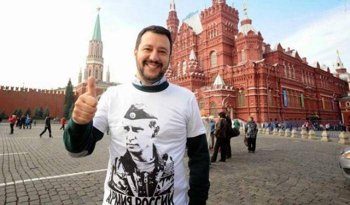 Salvini con la maglietta di Putin