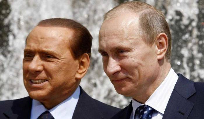 Berlusconi difende Putin: non aiuta Lega e M5s con le fake news