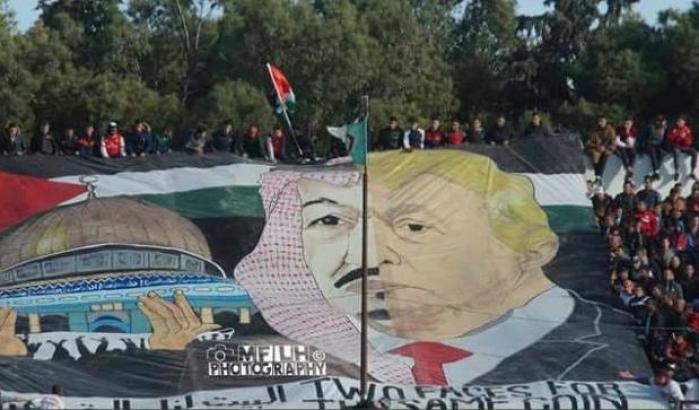 0004C397-lo-striscione-che-ha-scatenato-una-polemica-tra-riad-ed-algeri Lo striscione che ha scatenato una polemica tra Riad ed Algeri