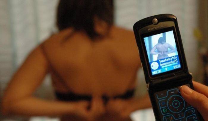 0004C4B1-il-ragazzo-avrebbe-girato-lui-stesso-il-video-hot-con-cui-poi-ha-ricattato-la-sua-vittima Il ragazzo avrebbe girato lui stesso il video hot con cui poi ha ricattato la sua vittima