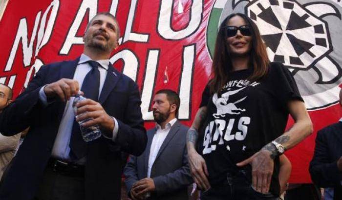 Una manifestazione di Casapound con Nina Moric