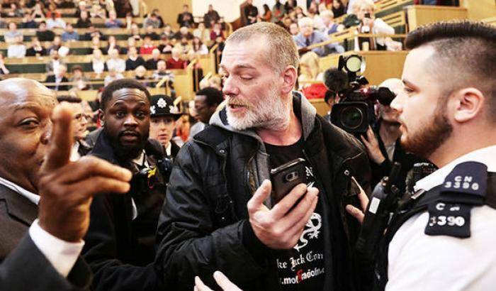 0004C8BE-uno-dei-membri-dei-white-pendragons Uno dei membri dei White Pendragons