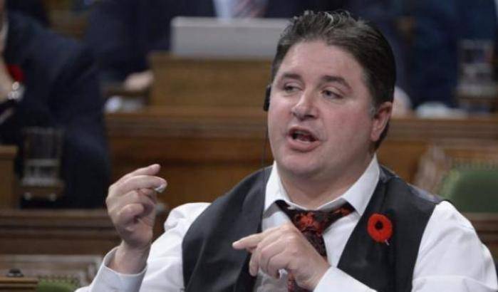 Si dimette ministro canadese, una donna lo accusa di molestie