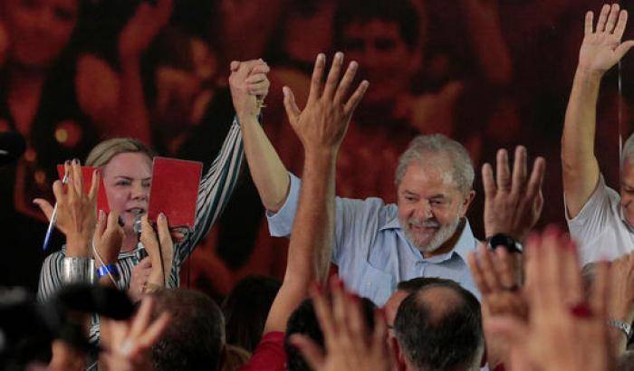 Lula acclamato dai suoi sostenitori