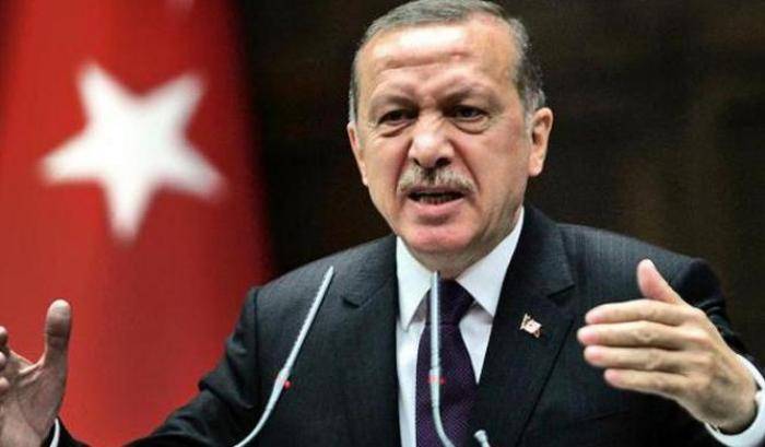 Erdogan il repressore insiste per entrare nell'Ue: "Bruxelles mantenga le promesse"