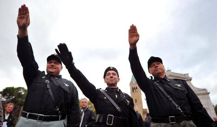 Fascismo e razzismo: sul Guardian l'emergenza che in Italia molti negano