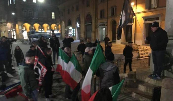0004D14A-i-fascisti-di-forza-nuova-a-bologna I fascisti di Forza Nuova a Bologna