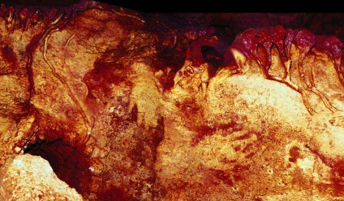 Scoperte le pitture rupestri più antiche della storia, nel team di ricerca anche italiani