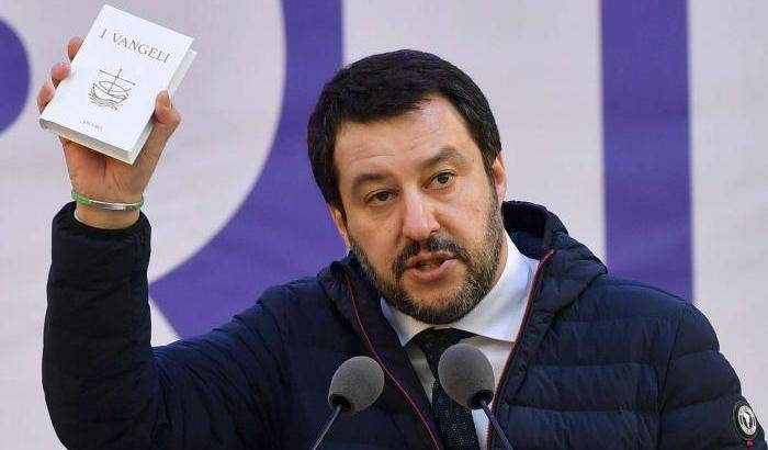 Salvini con il Vangelo