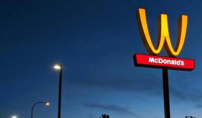Una W per celebrare le donne, McDonald's cambia il logo per un giorno