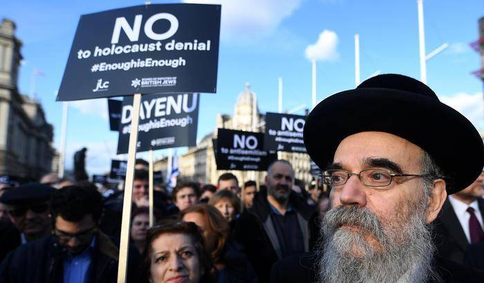 Gli ebrei britannici voltano le spalle a Corbyn