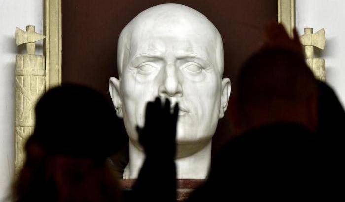 0004E275-fascismo-e-mussolini Fascismo e Mussolini