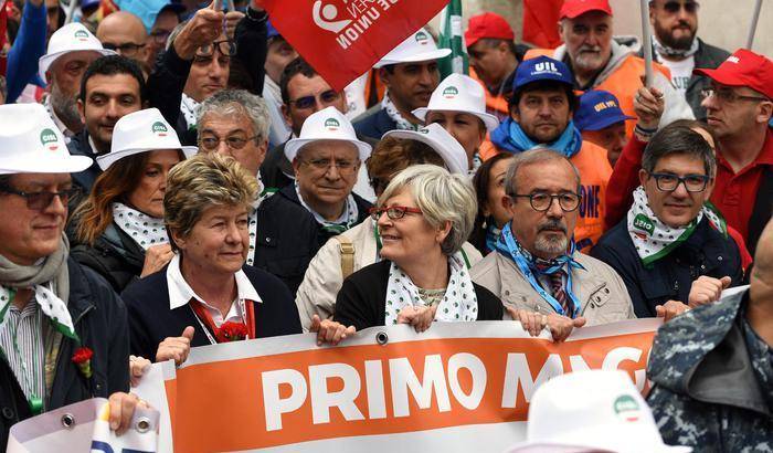 0004E2ED-i-sindacati-sfilano-a-prato I sindacati sfilano a Prato