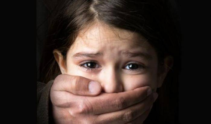 "Figlia mia ti stupro, così saprai come difenderti da chi ti violenterà"