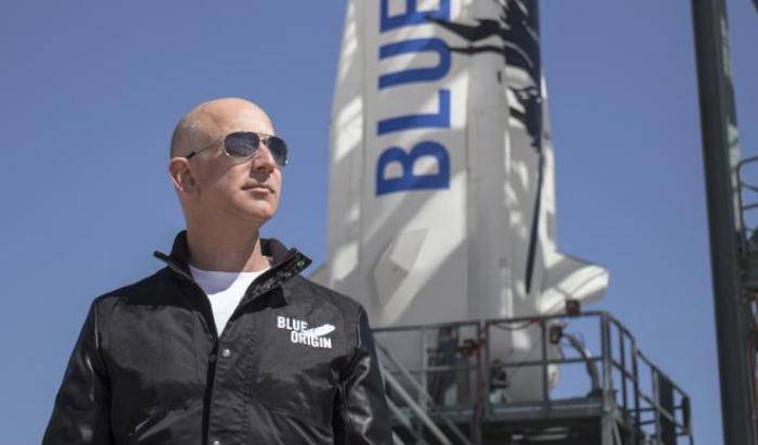 Ciao ciao Elon Musk: alla fine Jeff Bezos lo batte sul tempo, nello spazio il 20 luglio