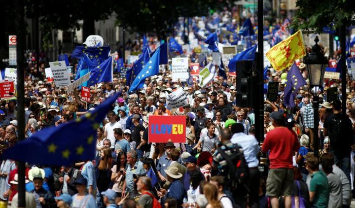 Manifestanti pro-Ue