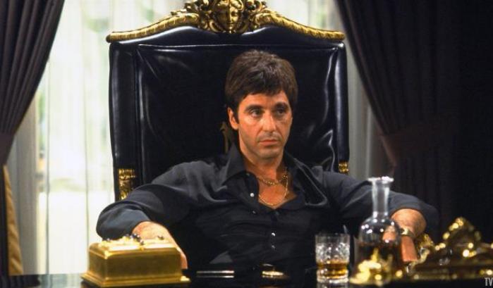Una scena da Scarface, mitico film di Brian De Palma con Al Pacino