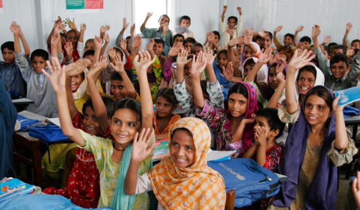 Le scuole nel mirino dei terroristi: incendiati 12 istituti per bambini e bambine