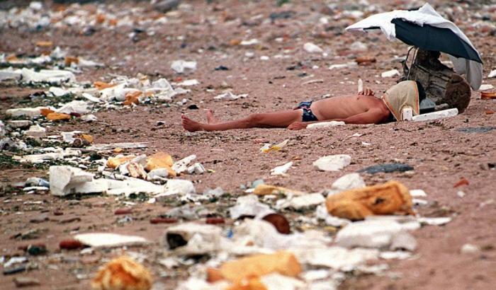 Plastica abbandonata e olio esausto, il vero stato delle nostre spiagge