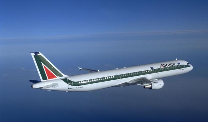 0004FDB9-tragedia-in-volo-bimbo-muore-in-aereo-atterraggio-d-emergenza-a-bari Tragedia in volo: bimbo muore in aereo, atterraggio d'emergenza a Bari