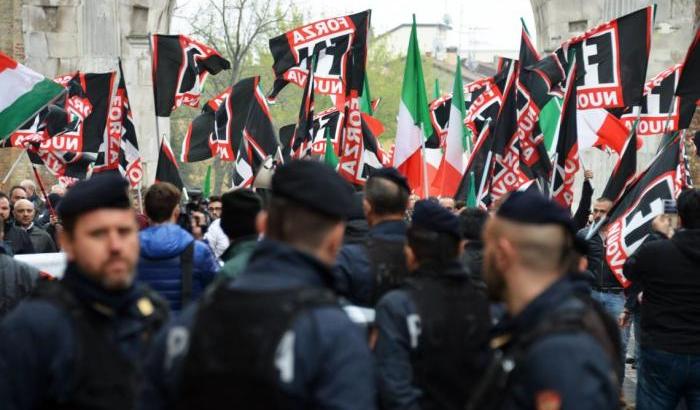 000500D0-militanti-di-forza-nuova Militanti di Forza Nuova
