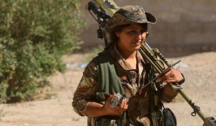 Una combattente delle Ypg