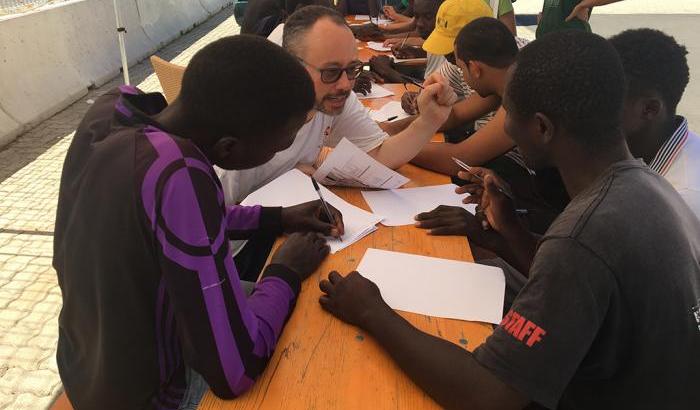 Migranti studiano