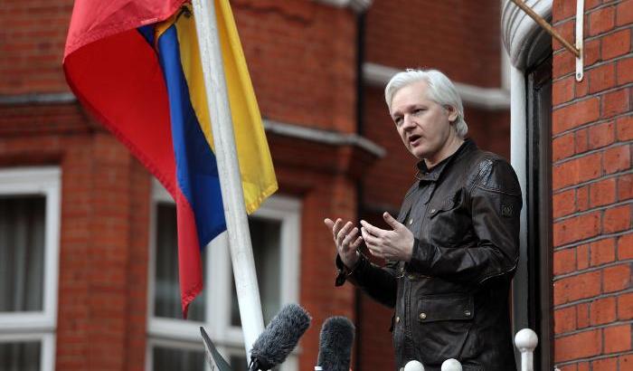 L'Ecuador respinge il ricorso di Assange: nessuna violazione dei diritti umani