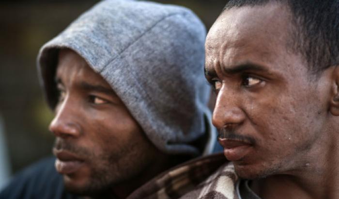 00051102-migranti-a-bordo-della-nave Migranti a bordo della nave