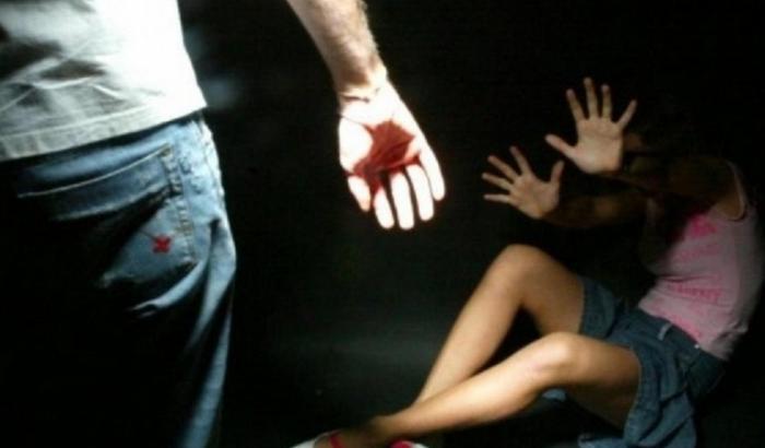 000512B7-violenza Violenza