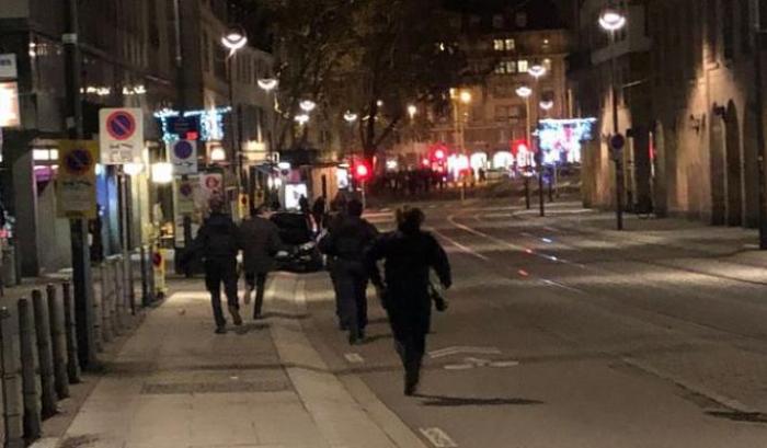 000512F6-la-polizia-che-accorre-sul-luogo-dell-attentato La polizia che accorre sul luogo dell'attentato