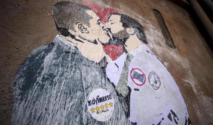 0005166E-il-murale-di-salvini-e-di-maio Il murale di Salvini e Di Maio