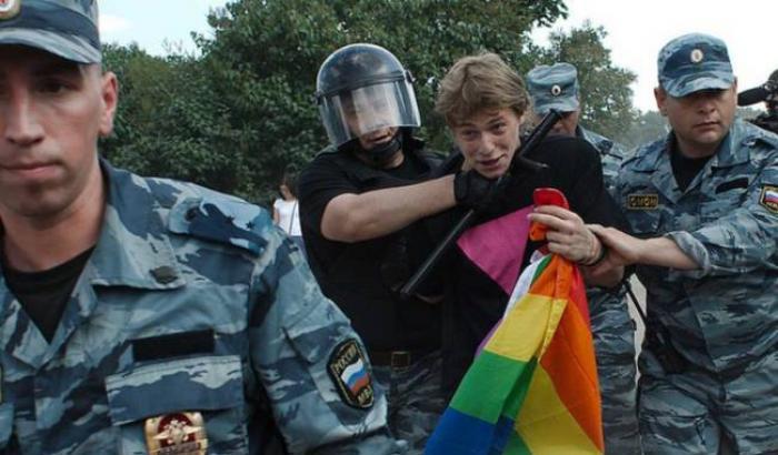 Un ragazzo gay arrestato