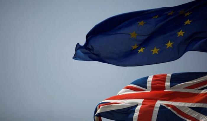 Le bandiere Inglese ed europea