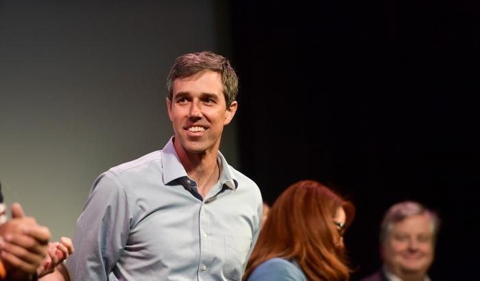Perse le primarie per soli 3 punti: si candida Beto O'Rourke contro Trump