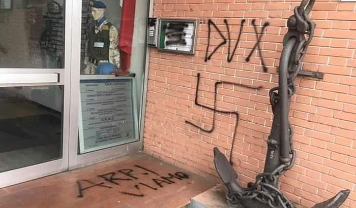 000522F6-a-prato-disegnano-una-svastica-nella-sede-anpi-durante-la-notte A Prato disegnano una svastica nella sede Anpi durante la notte