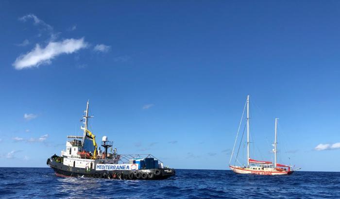 Nave Mediterranea, Salvini insiste: "In Italia non mettono piede, questa è la nave dei centri sociali"