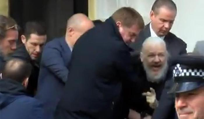 0005272A-julian-assange Julian Assange