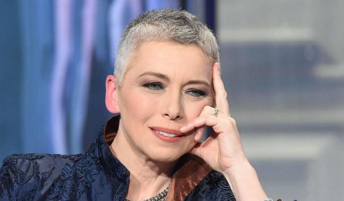 Irene Pivetti indagata per riciclaggio: gli inquirenti perquisiscono l'abitazione