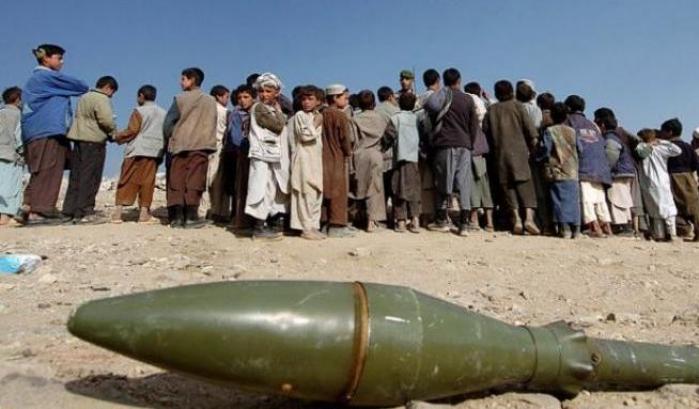 000527A5-bambini-uccisi-da-una-bomba-esplosa-in-afghanistan Bambini uccisi da una bomba esplosa in Afghanistan