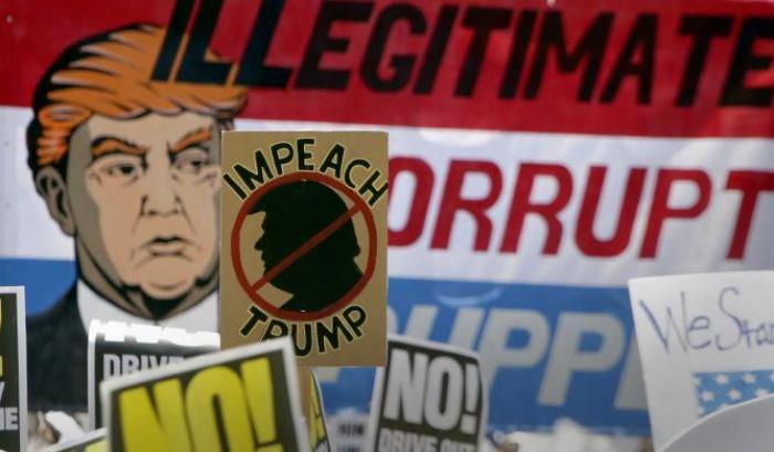 Manifesti per l'impeachment di Trump