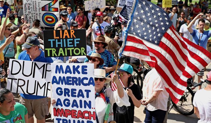 Manifestanti contro Trump