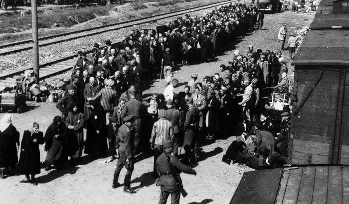 000533A3-la-depostazione-degli-ebrei-fatta-dai-nazisti La depostazione degli ebrei fatta dai nazisti