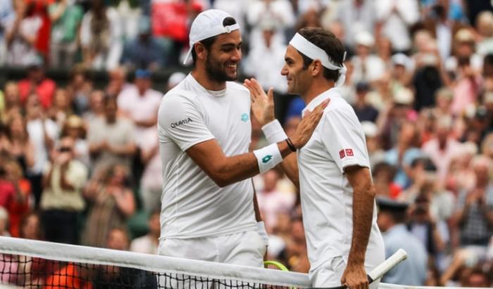 Lo spirito sportivo di Berrettini dopo la sconfitta con Federer: "Quanto ti devo pagare per la lezione di tennis?"