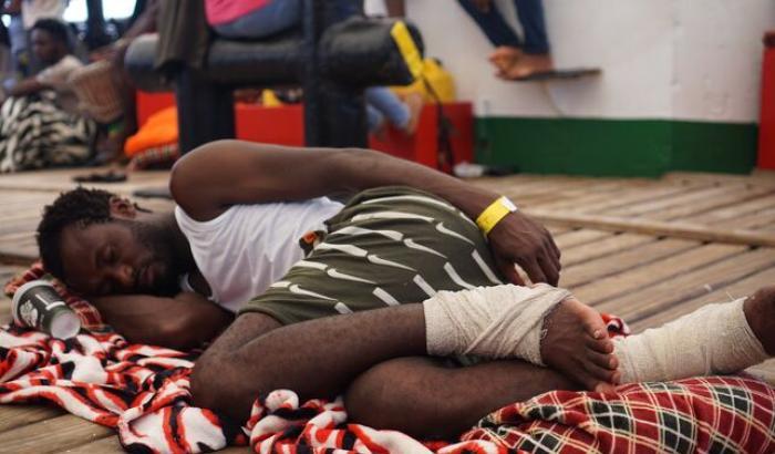 000538AC-un-migrante-a-bordo-della-open-arms Un migrante a bordo della Open Arms