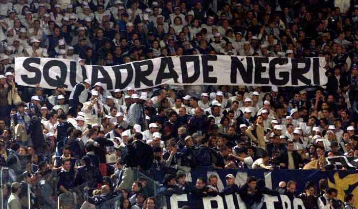 00054103-razzismo-negli-stadi Razzismo negli stadi