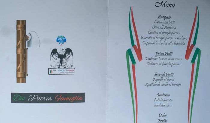 000544C4-il-logo-di-fratelli-d-italia-in-un-menu-di-una-cena-in-cui-si-celebrava-mussolini Il logo di Fratelli d'Italia in un menu di una cena in cui si celebrava Mussolini