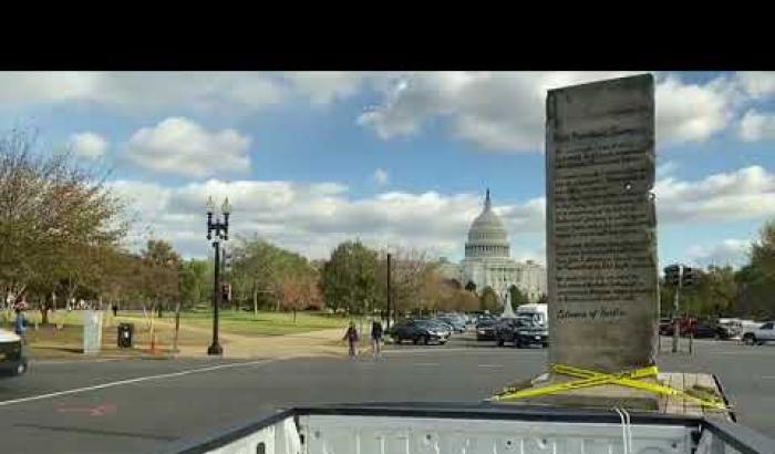 0005467C-il-muro-spedito-a-trump Il Muro spedito a Trump
