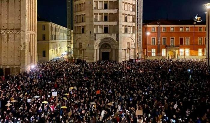 La manifestazione in piazza a Parma delle Sardine. Foto Marco Buttafuoco